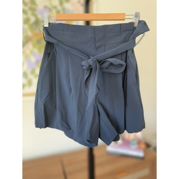 Athleta High Rise Paperbag Tie Waist Skyline Short ll Navy Blue Womens Size 8 - Picture 2 of 4
